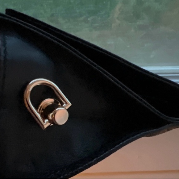 CHANEL Black Leather Vintage Wallet on Chain - Picture 6 of 14